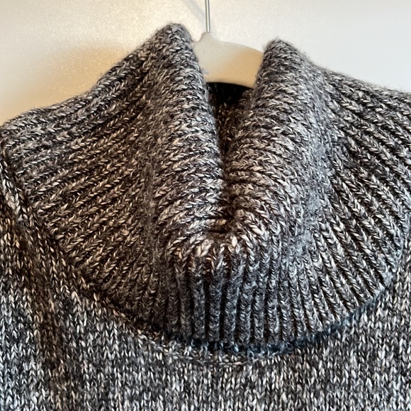 Lauren Ralph Lauren size M black heather colored sweater. - Picture 3 of 4